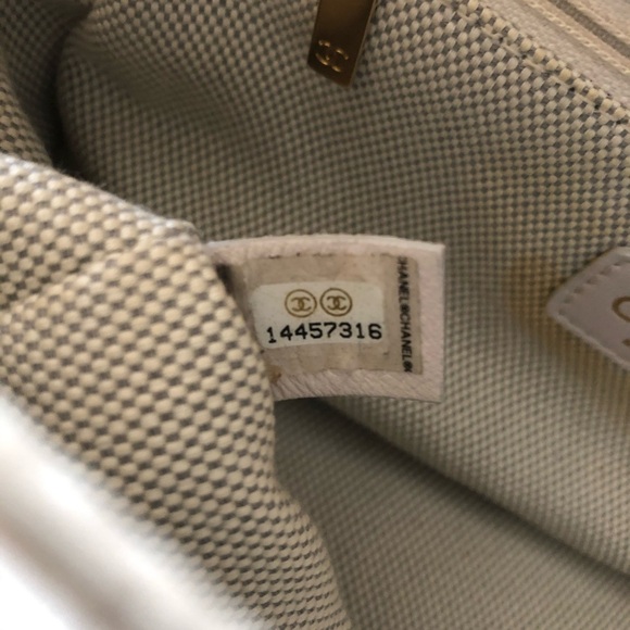 Authentic Chanel Shoulder Bag - Picture 7 of 9